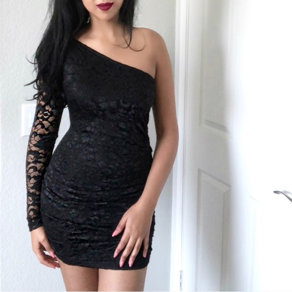 Dresses & Skirts - One shoulder lace dress